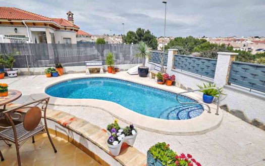 Villa – Pinar de Campoverde – Ref:40774