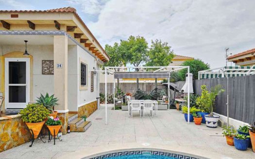 Villa – Pinar de Campoverde – Ref:40774