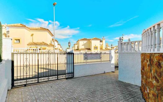 Villa – Pinar de Campoverde – Ref:40675