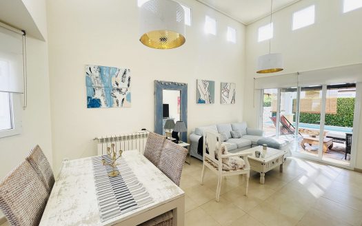 Villa – Roldan – Ref:42903