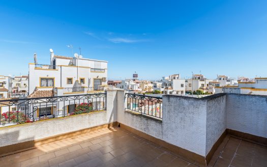 Villa – Los Altos – Ref:64344