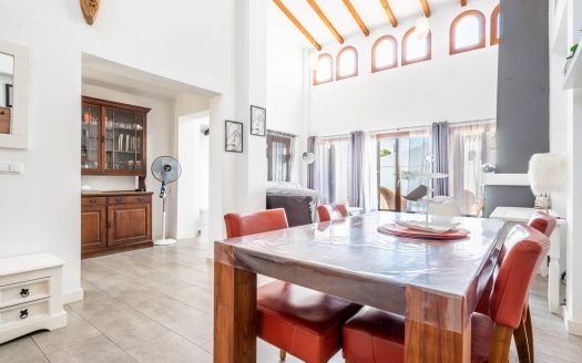 Villa – Baños y mendigo – Ref:69564