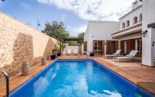 Villa – Baños y mendigo – Ref:69537