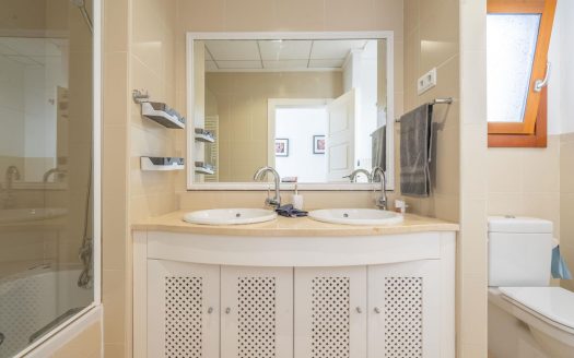 Villa – Baños y mendigo – Ref:69564