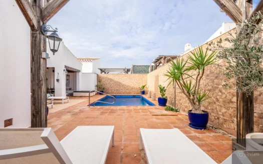 Villa – Baños y mendigo – Ref:69537