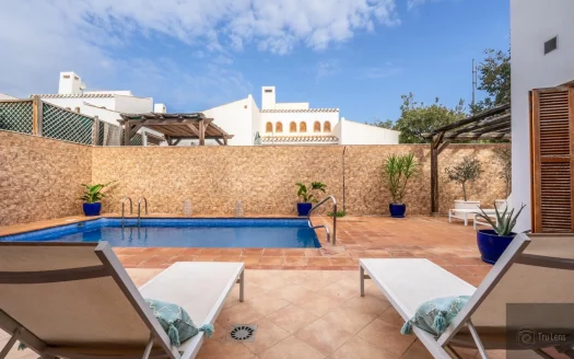 Villa – Baños y mendigo – Ref:69537