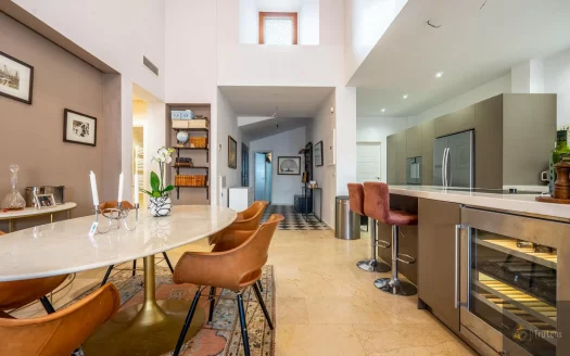 Villa – Baños y mendigo – Ref:69537