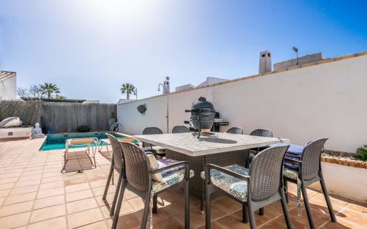 Villa – Baños y mendigo – Ref:69564