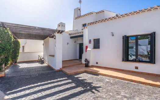 Villa – Baños y mendigo – Ref:69564