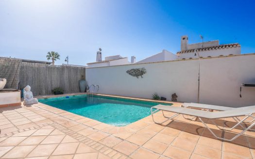 Villa – Baños y mendigo – Ref:69564