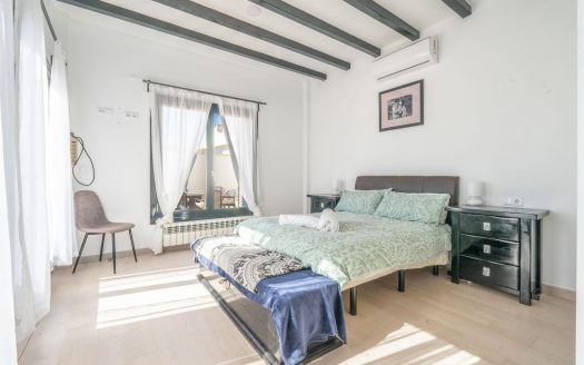 Villa – Baños y mendigo – Ref:69564