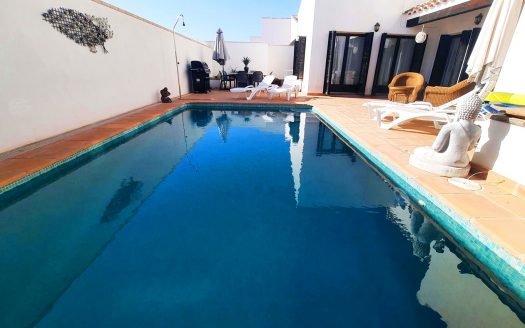 Villa – Baños y mendigo – Ref:69564