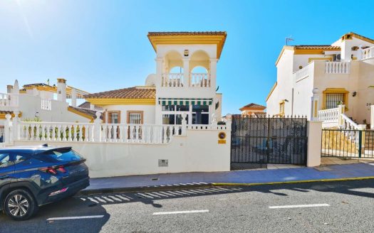 Villa – Pinar de Campoverde – Ref:71457