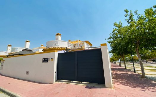 Villa – Roldan – Ref:76854