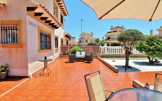 Villa – La Zenia – Ref:77637