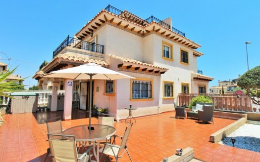 Villa – La Zenia – Ref:77637