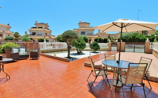 Villa – La Zenia – Ref:77637