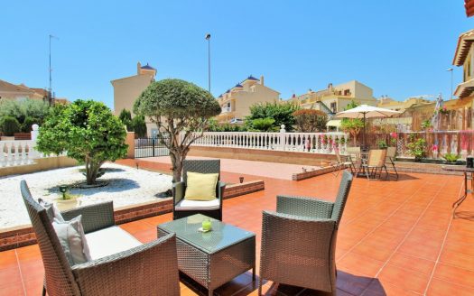 Villa – La Zenia – Ref:77637