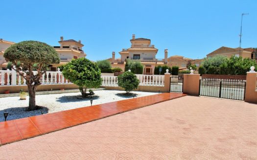 Villa – La Zenia – Ref:77637