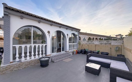 Villa – Aviles- Ref:79296