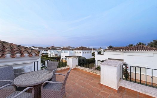 Villa – Roldan – Ref:79731