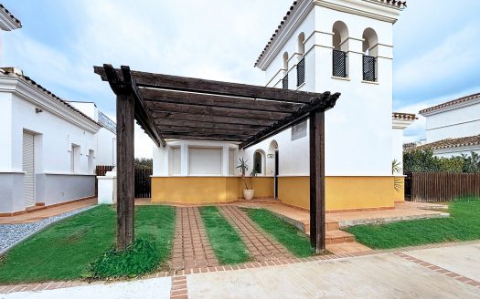 Villa – Roldan – Ref:79731