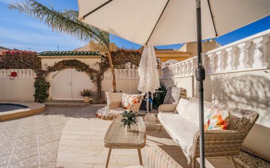 Villa – Ciudad Quesada – Ref:81263