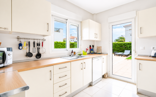 Villa – Roldan – Ref:84180