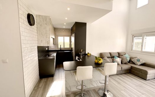 Villa – Roldan – Ref:84152