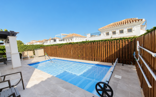 Villa – Roldan – Ref:84131