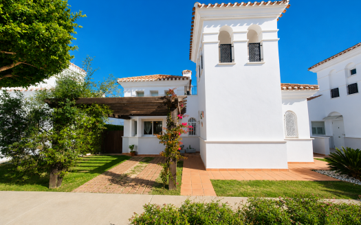 Villa – Roldan – Ref:84131