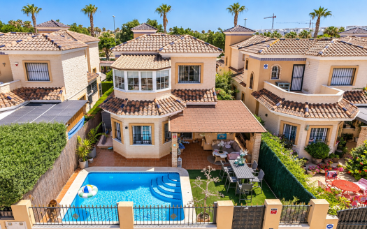 Villa – Guardamar del Segura – Ref:86770