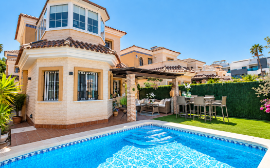 Villa – Guardamar del Segura – Ref:86770