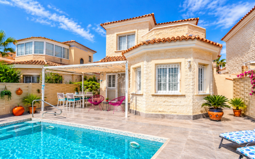 Villa – Guardamar del Segura – Ref:86992