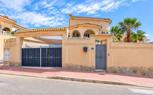Villa – Ciuda Quesada – Ref:86855